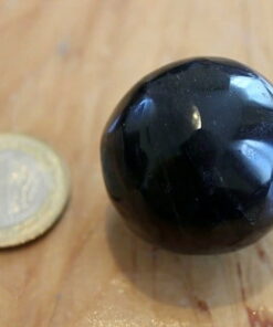 Siyah Obsidyen Taşı Küreye Yakın Görünümlü