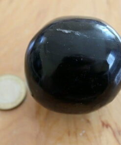 Siyah Obsidyen Taşı Küreye Yakın Görünümlü